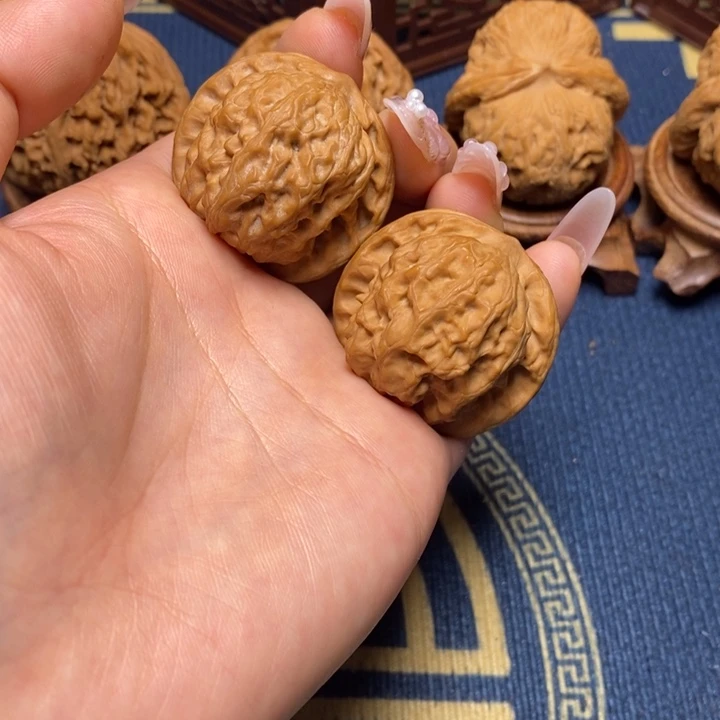 文玩核桃把件36野狼