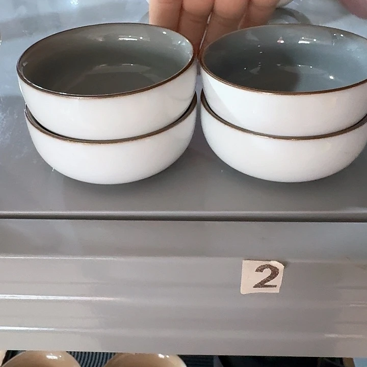 主人杯一个，瓷。品茗