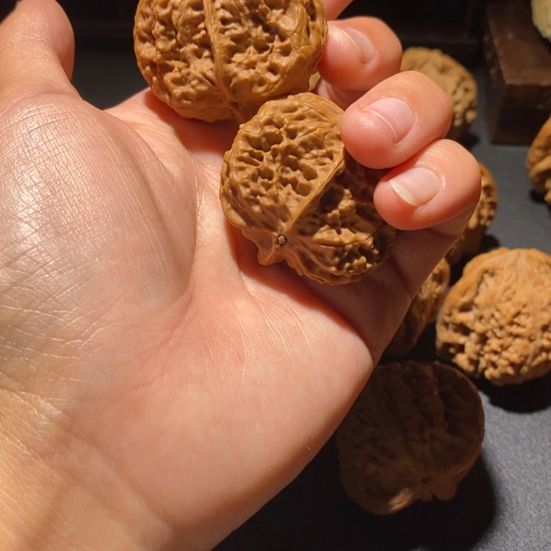 文玩核桃吊坠酋***源野狼半壁