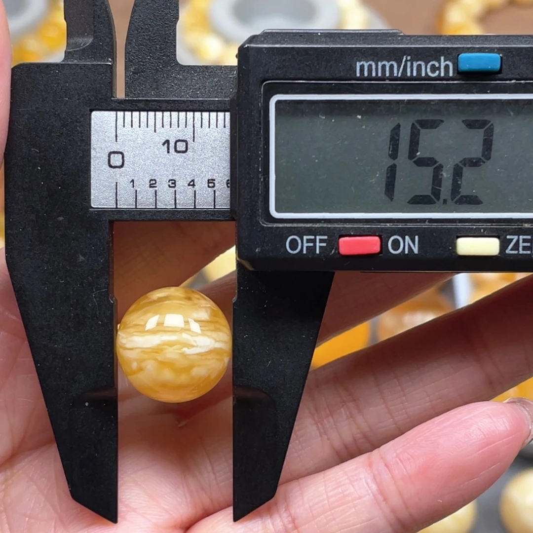轩***。裸石琥珀未镶嵌天然