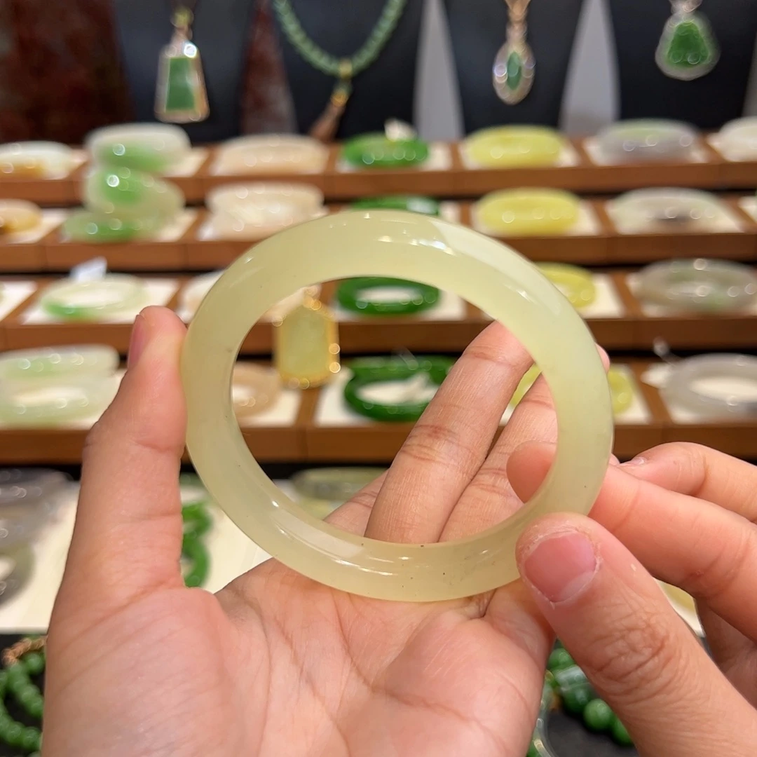 和田玉手镯未镶嵌新疆若羌高冰点墨黄口58