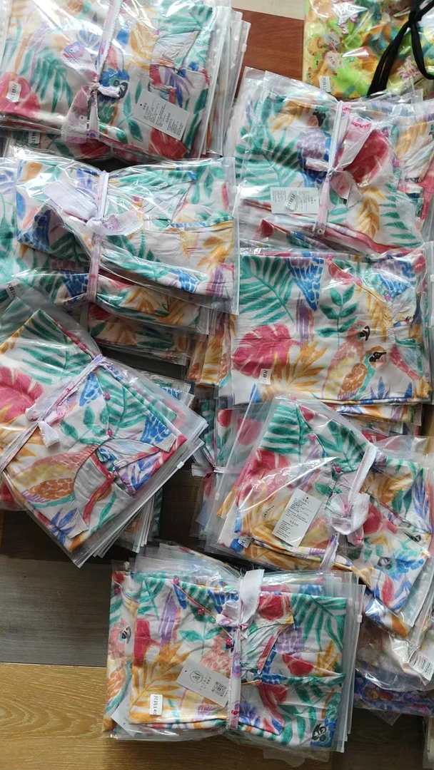 红色树叶款女童夏日中旗袍俏皮童真短袖圆领设计舒适又可爱