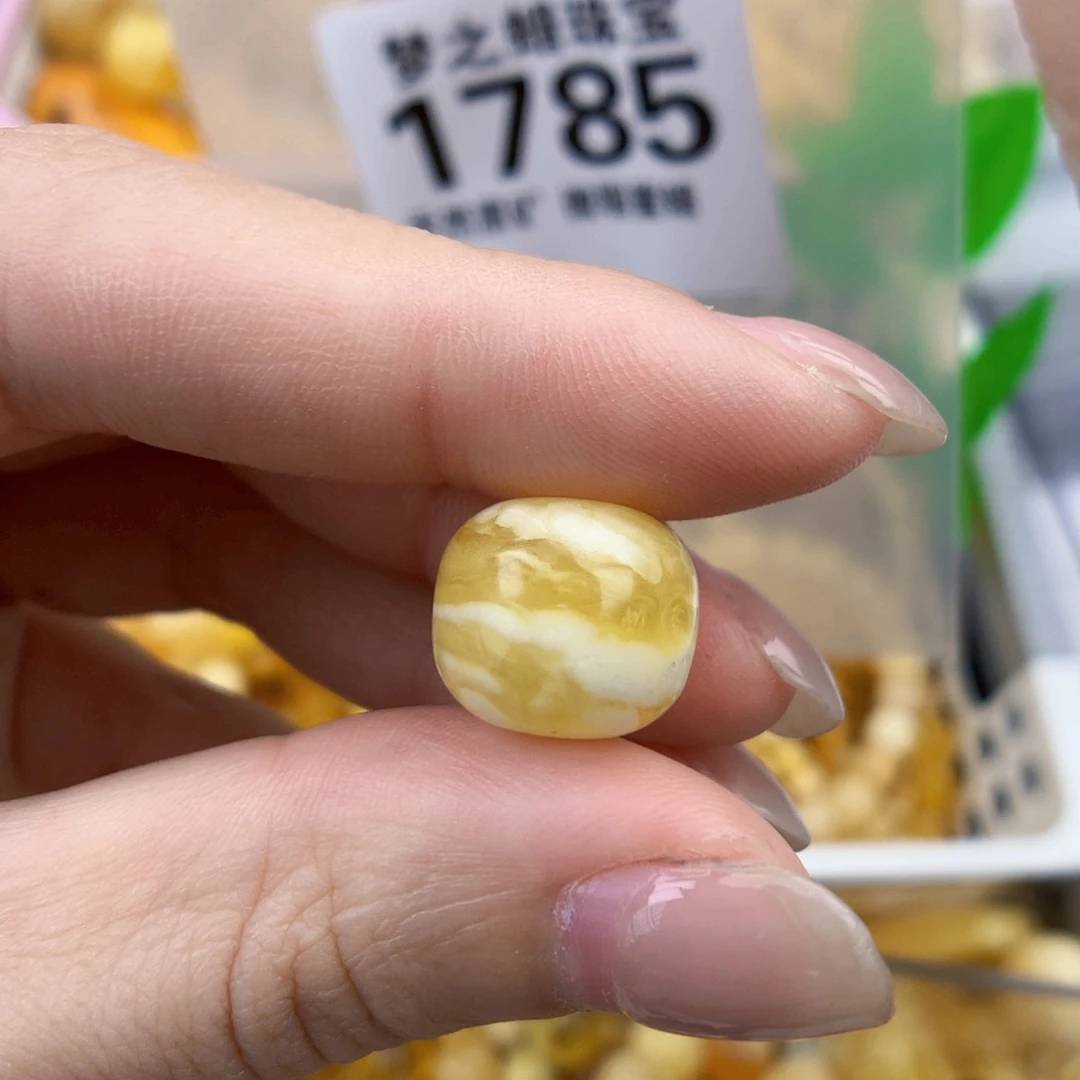 琥珀未镶嵌裸石13