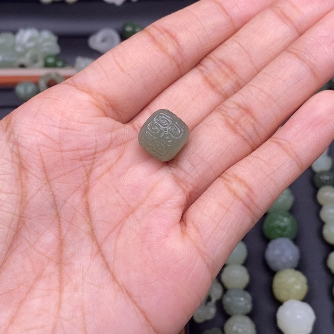 金***沐颈饰未镶嵌和田玉