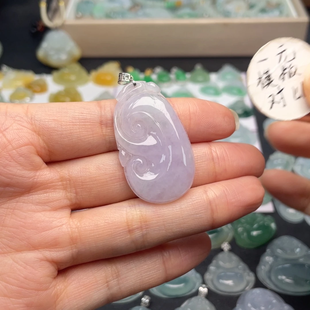 翡翠未镶嵌颈饰如意