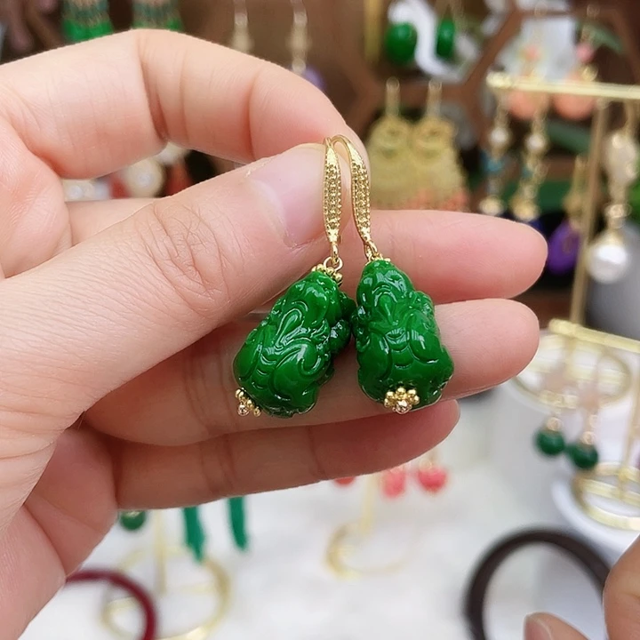 石英质玉耳钉合金绿貔貅