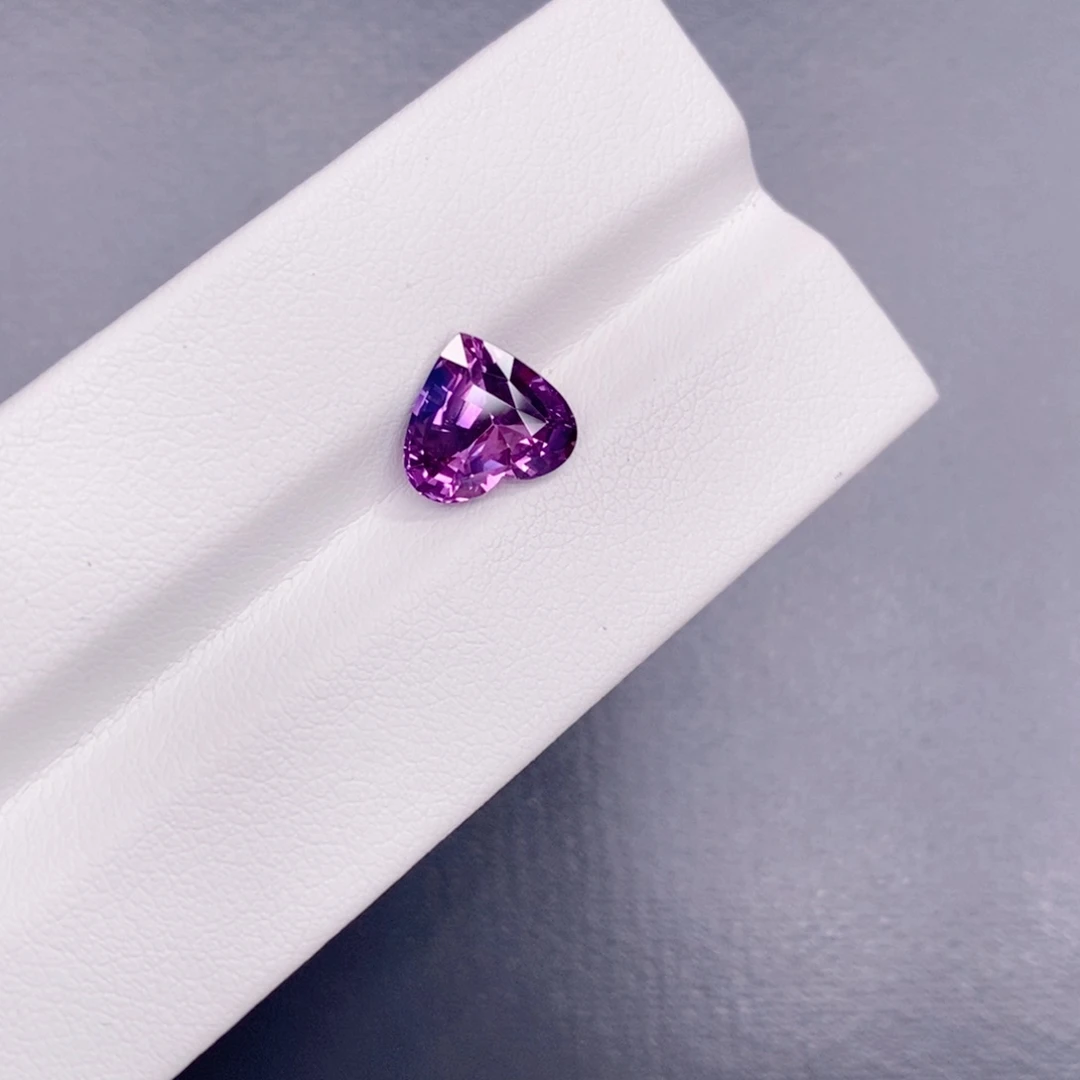 彩色蓝宝石裸石3.08克拉 无烧