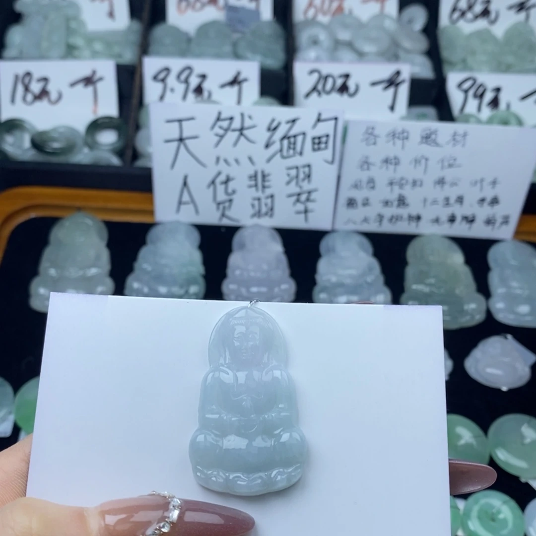 翡翠颈饰未镶嵌观音