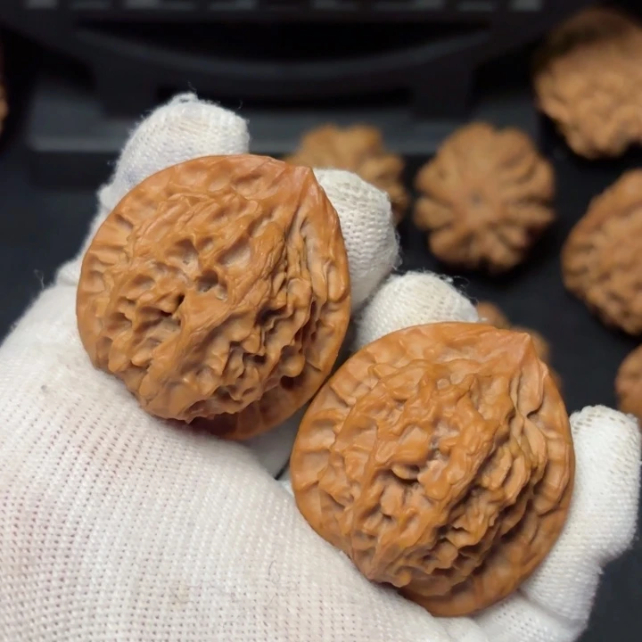 文玩核桃吊坠金秦岭野生灯笼21