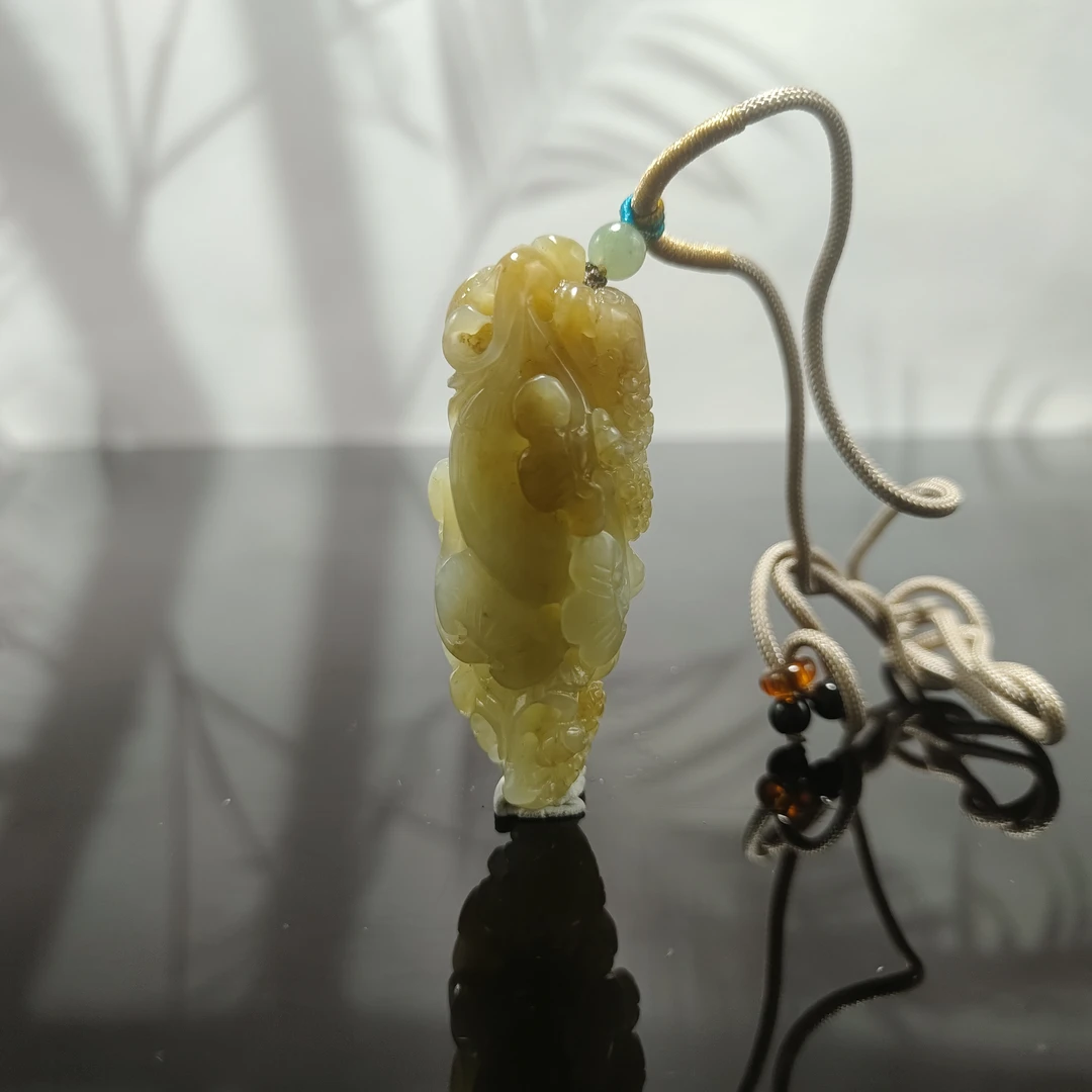 L和田玉莲年有余吊坠5184