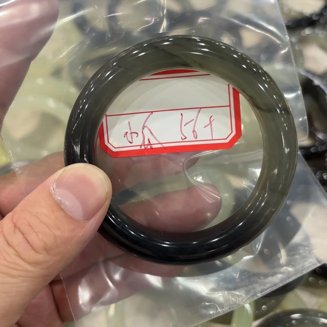 蛇纹石玉手镯未镶嵌疯***瓜