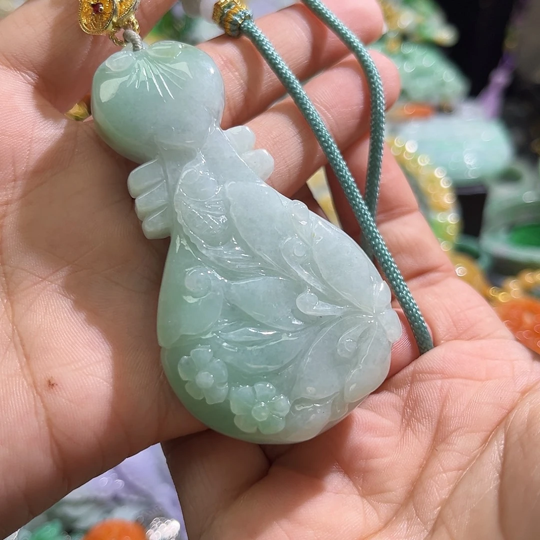 翡翠未镶嵌颈饰待编织