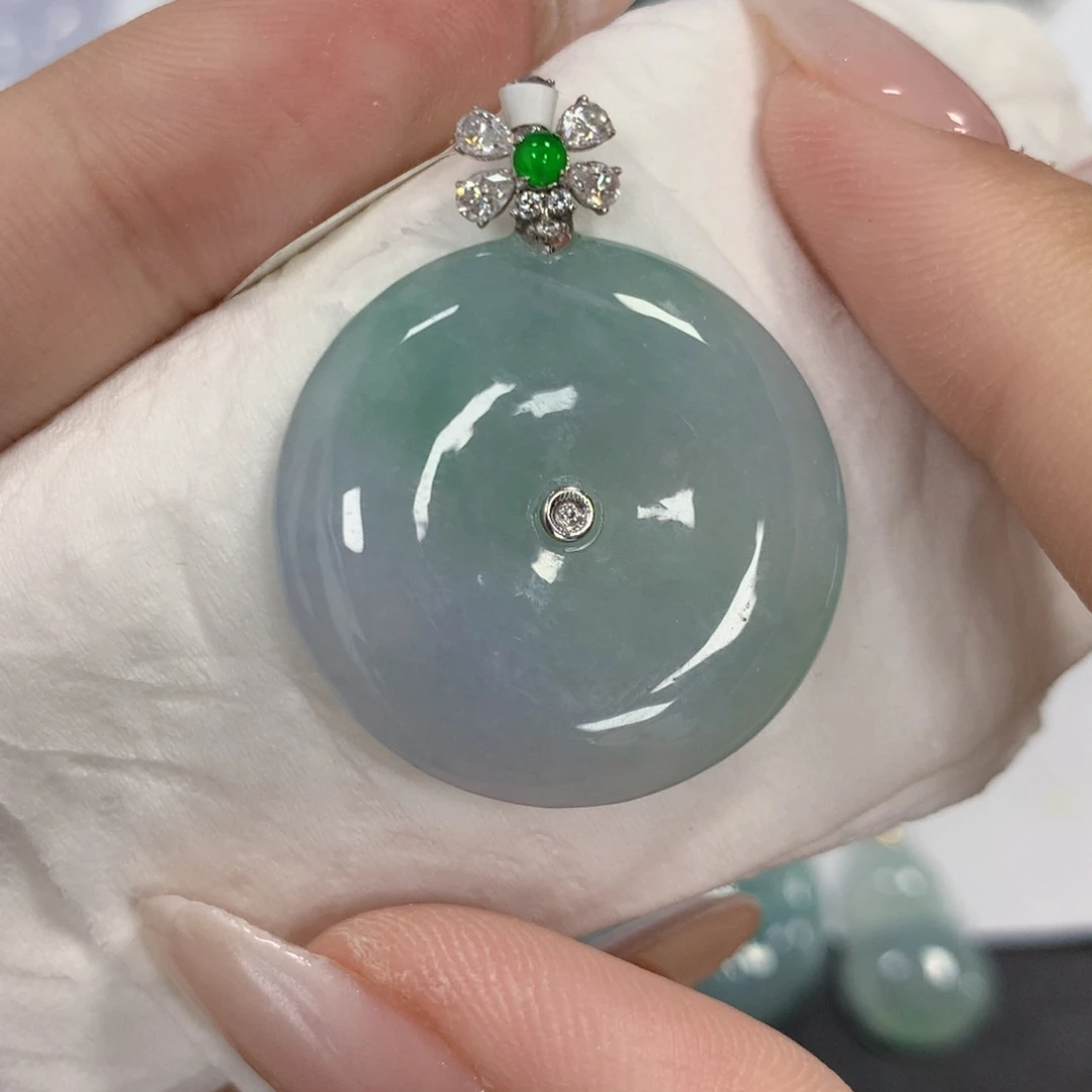 颈饰18K金镶嵌翡翠