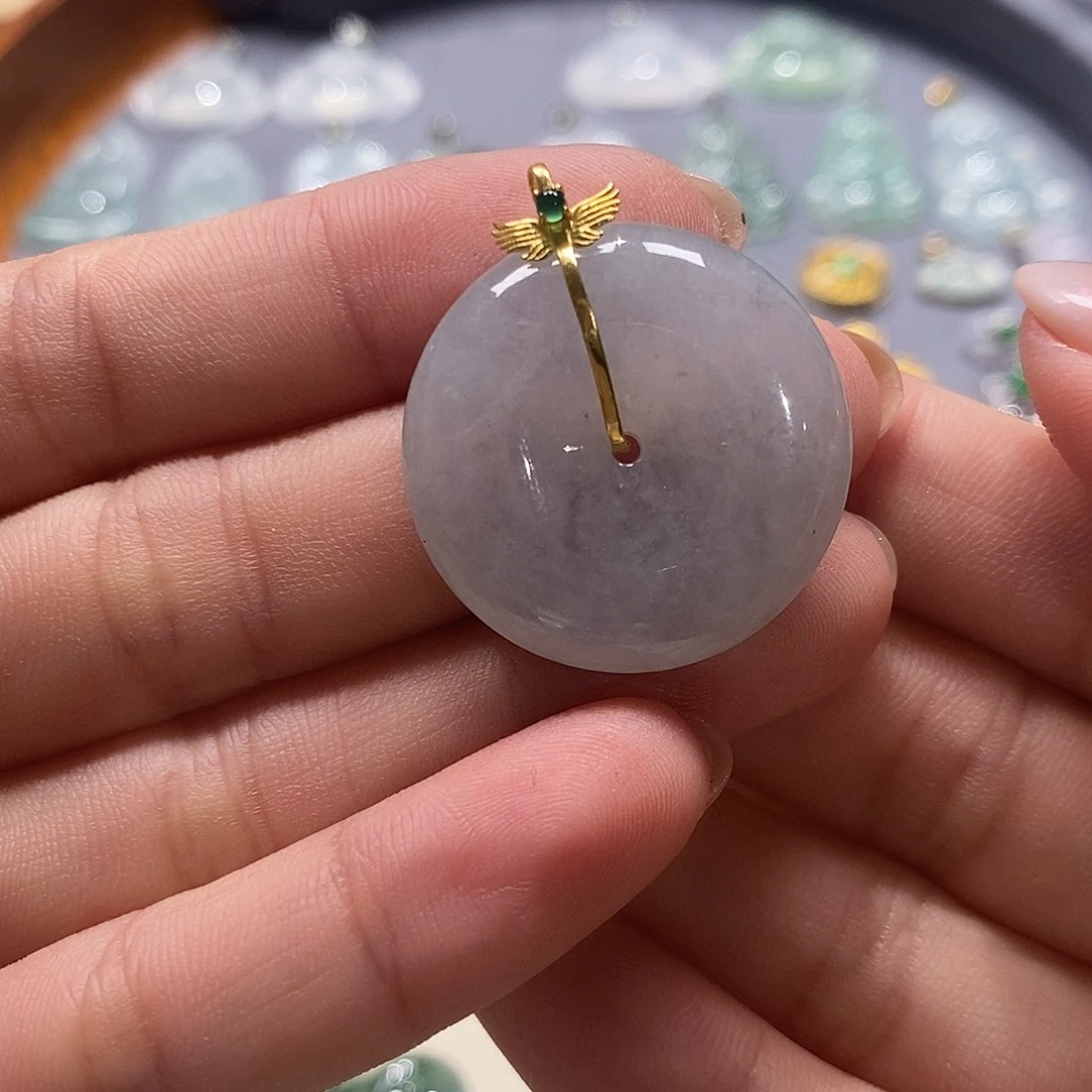 翡翠18K金镶嵌颈饰平安扣