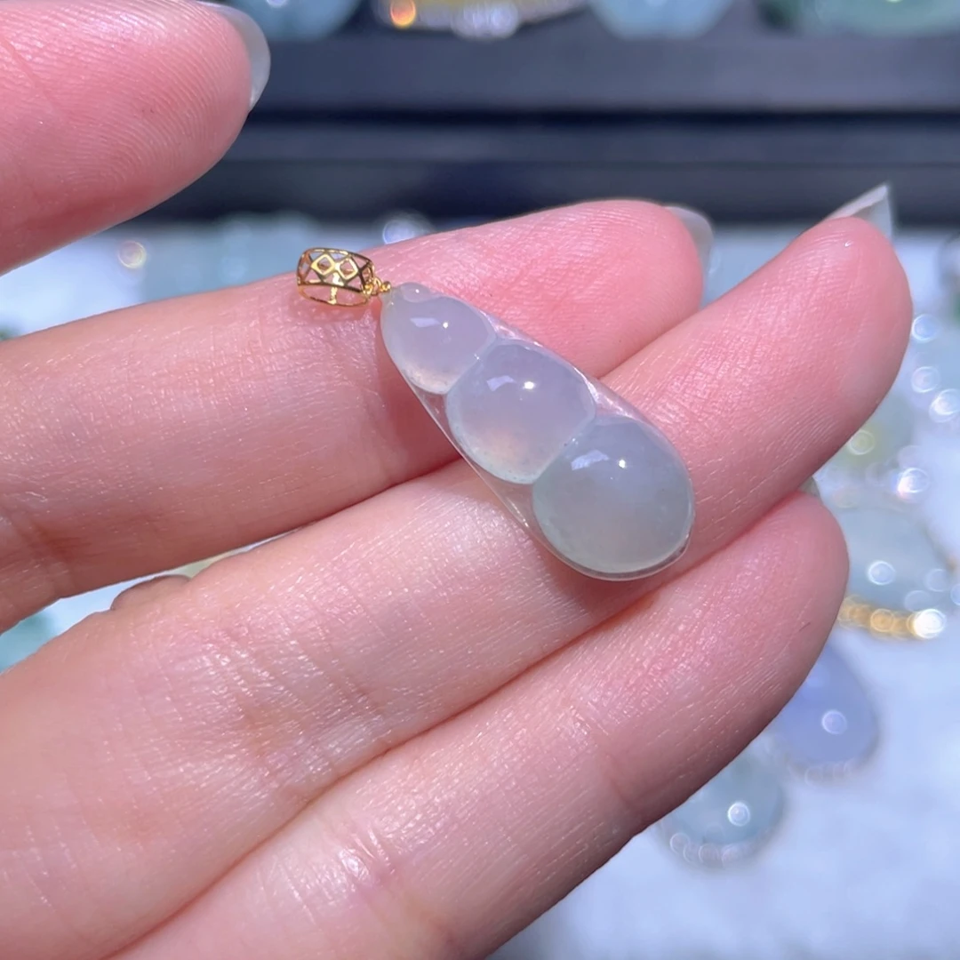 翡翠18K金镶嵌颈饰翡翠