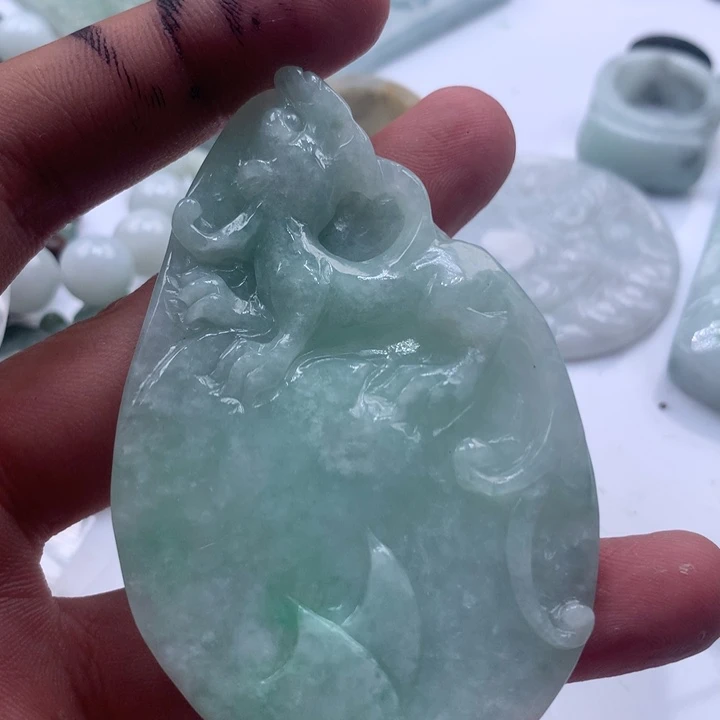 翡翠未镶嵌颈饰保真天然a货翡翠