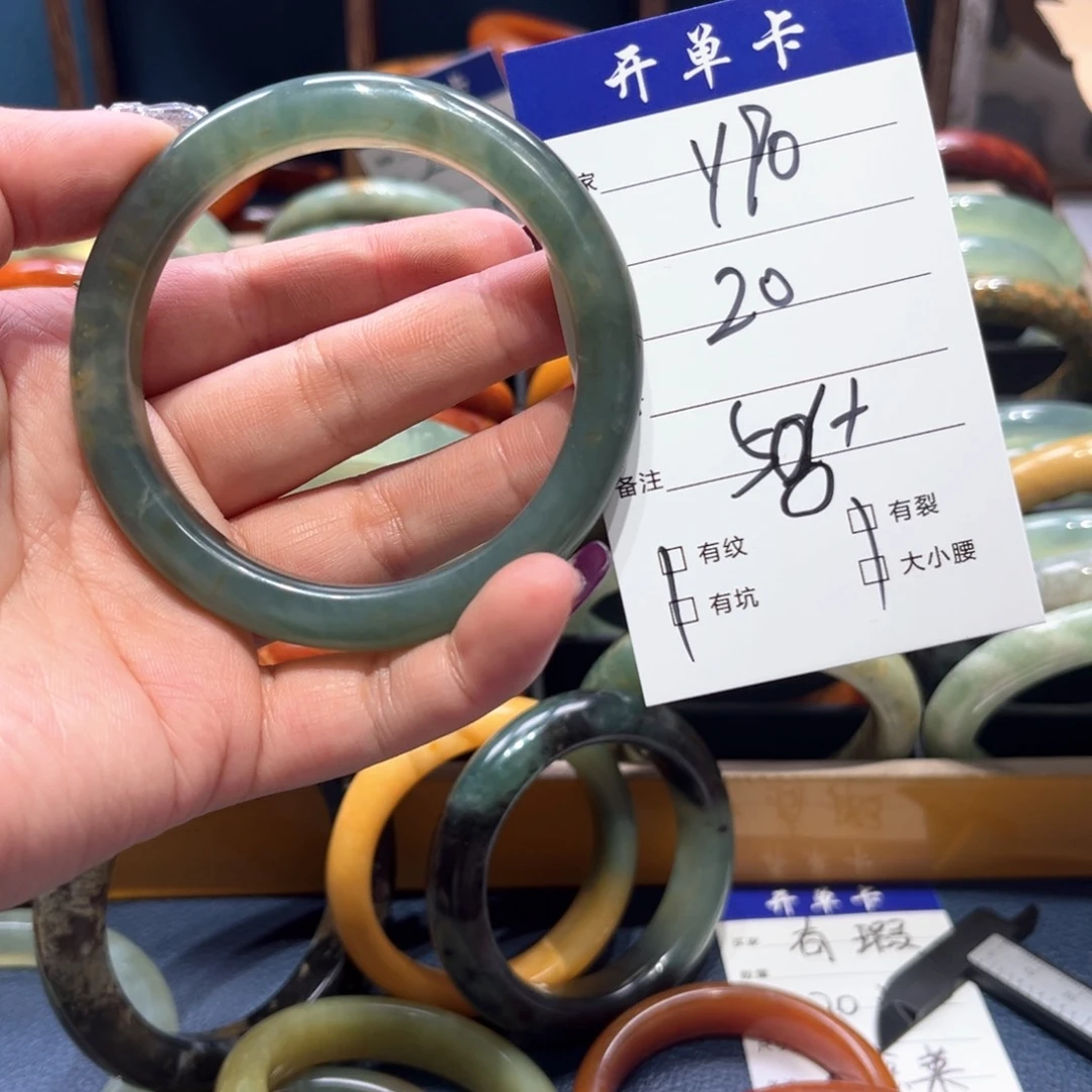 蛇纹石玉手镯未镶嵌蕴*