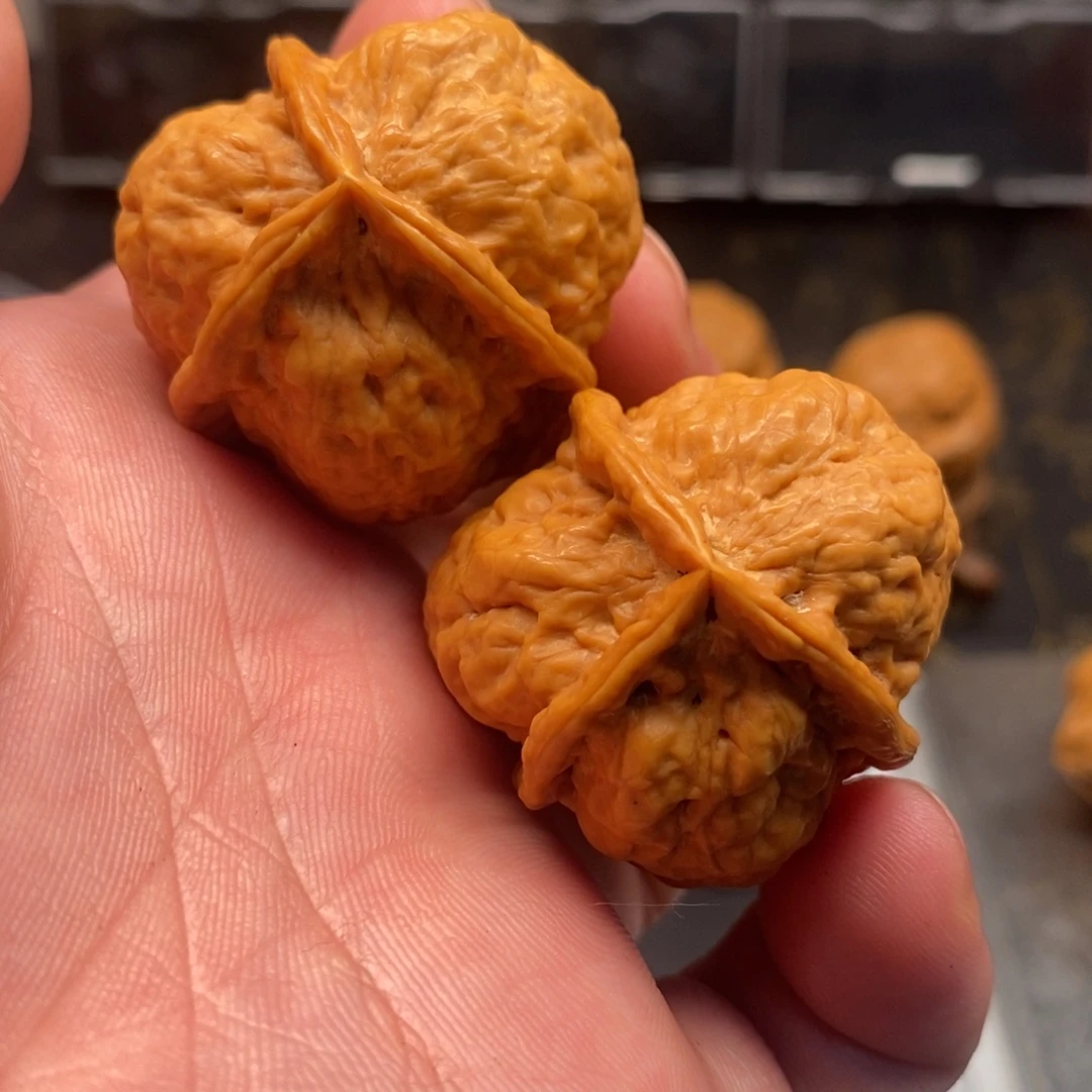 文玩核桃吊坠牡丹三愣