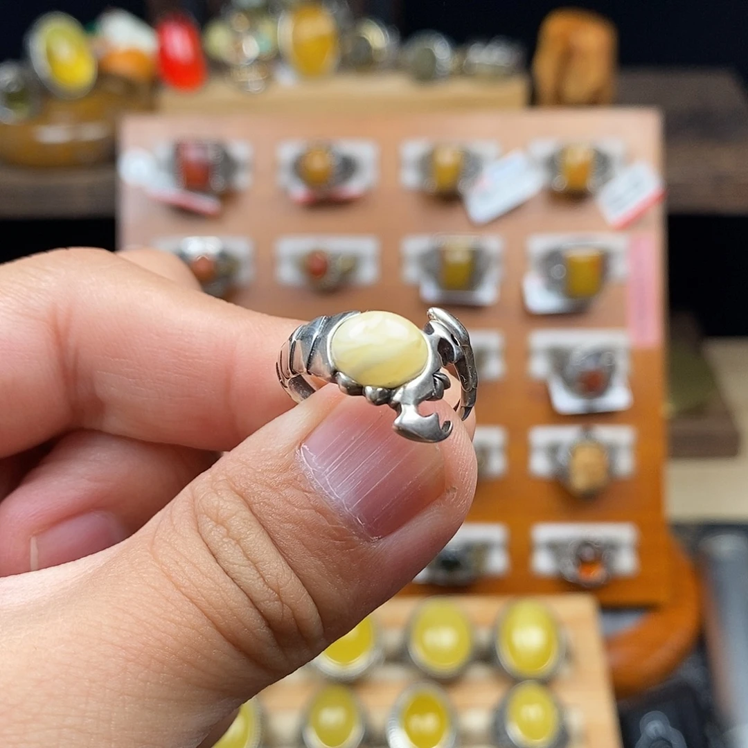 银S925镶嵌蜜蜡戒指