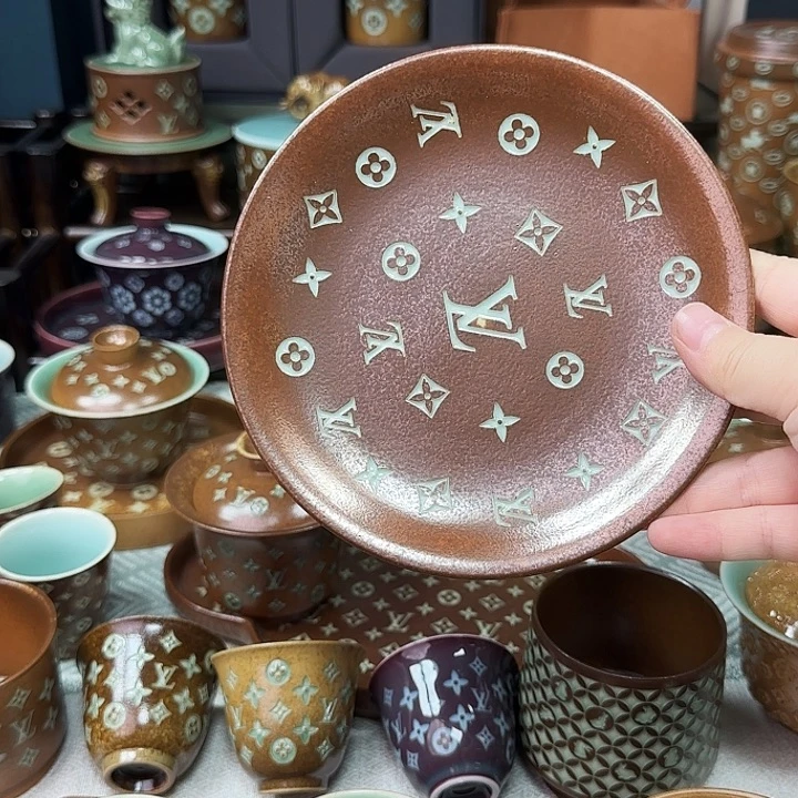 陈***妖龙泉手工制作工艺品青瓷碟大