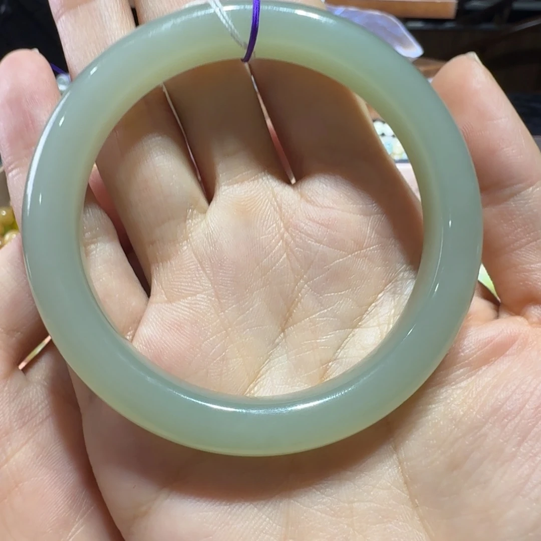 和田玉未镶嵌颈饰近矿青白手镯