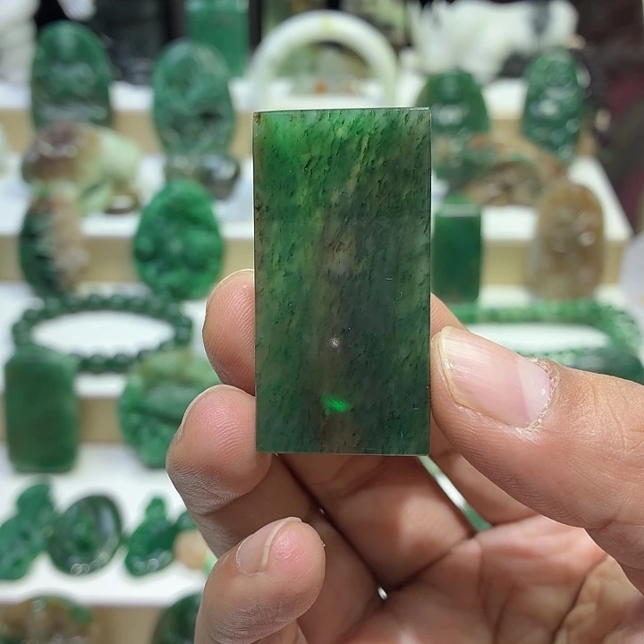 独山玉未镶嵌颈饰老坑料