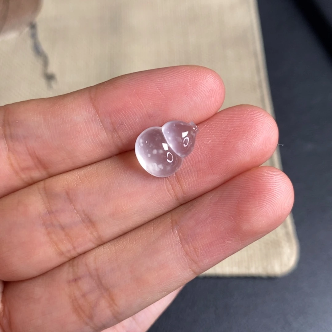 翡翠未镶嵌颈饰葫芦