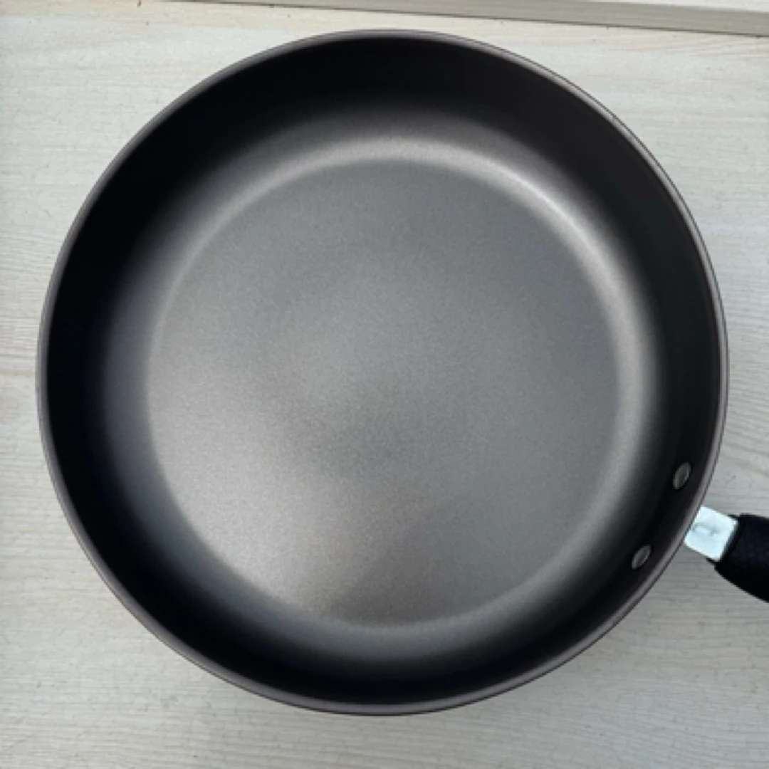 精品不粘锅，好用 轻便耐用