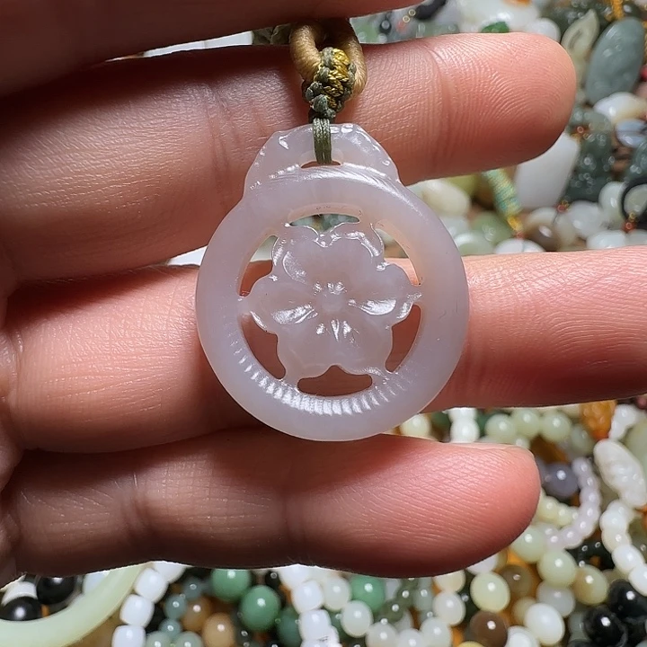 和田玉（青白玉）未镶嵌颈饰