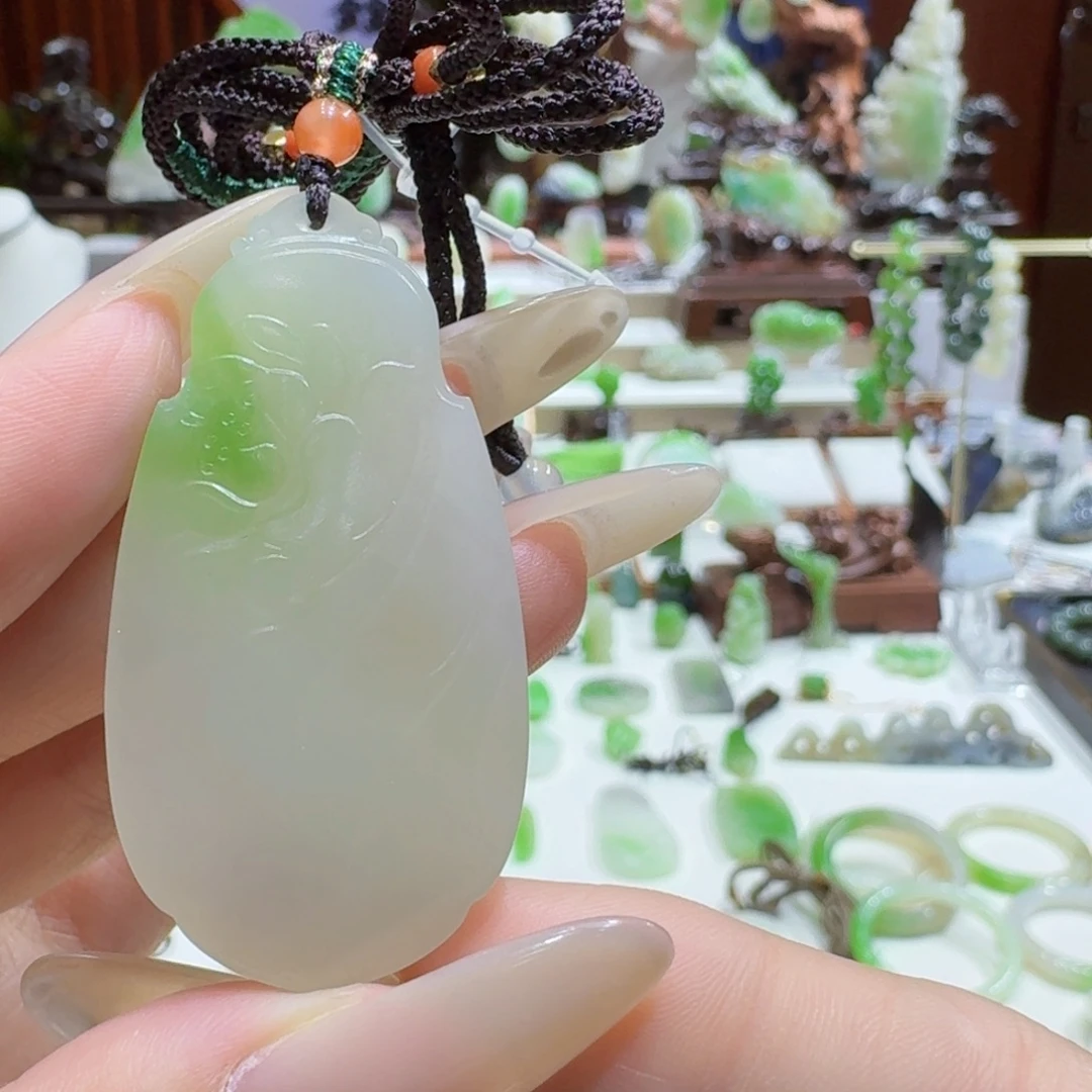 和田玉（翠青玉）未镶嵌挂件翠青菡萏