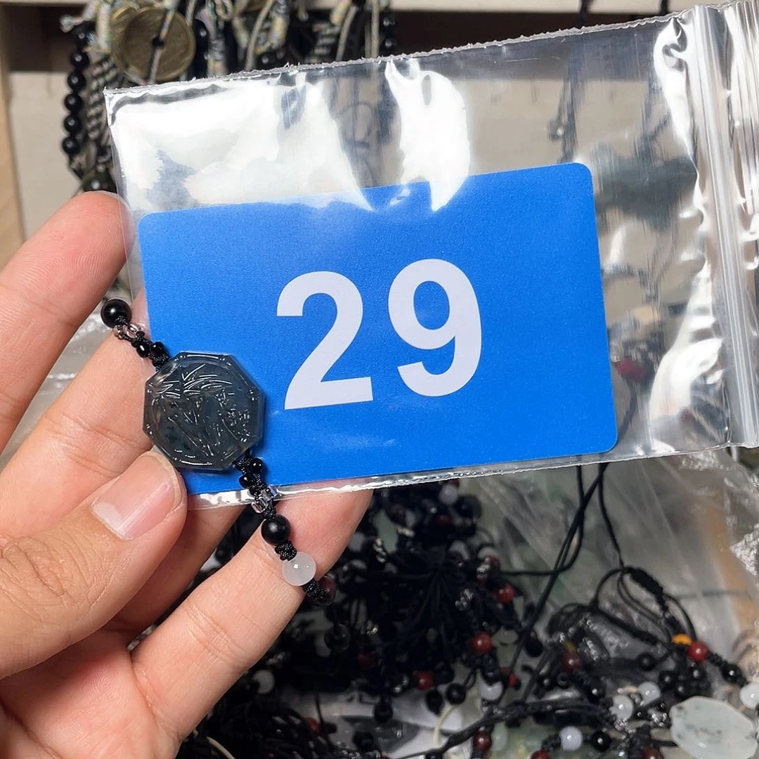 蛇纹石玉颈饰合金