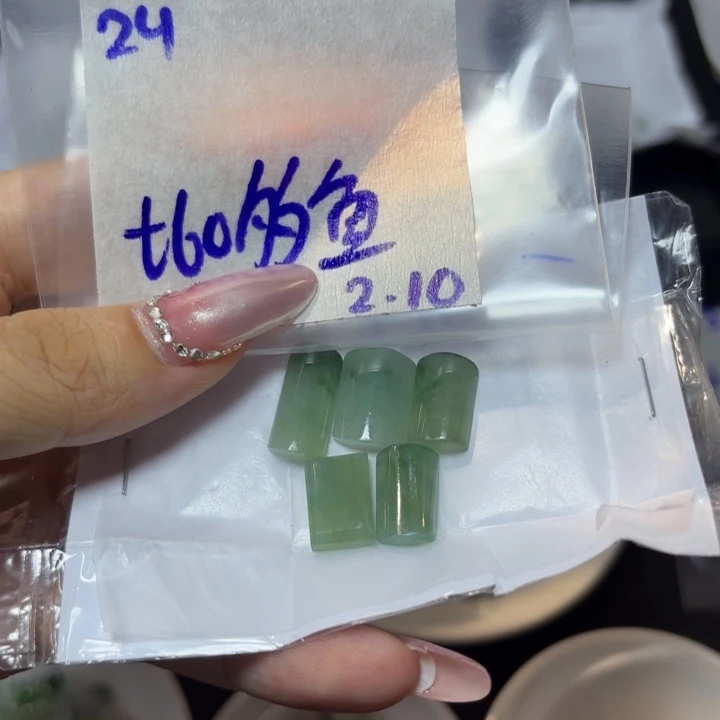 定制翡翠未镶嵌多**鱼不