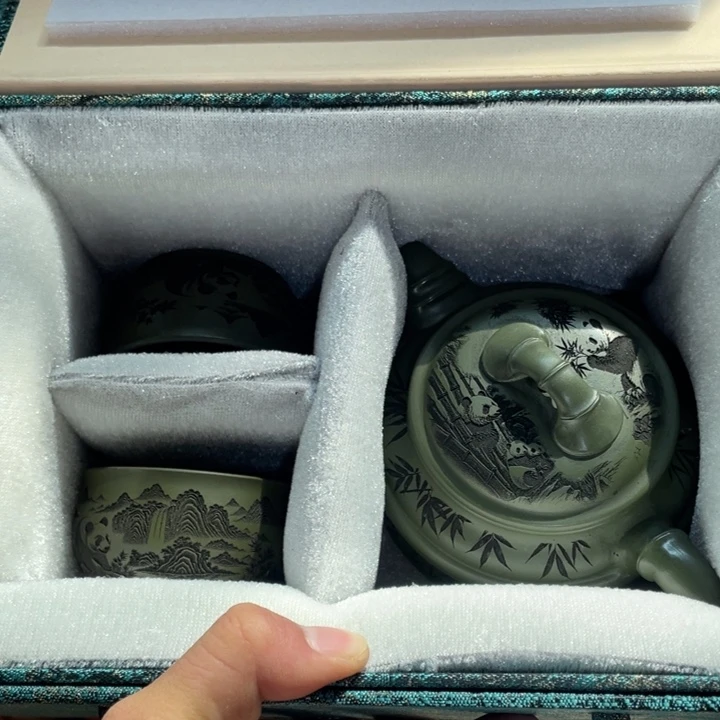 茶壶紫砂信老厂紫砂壶一件。