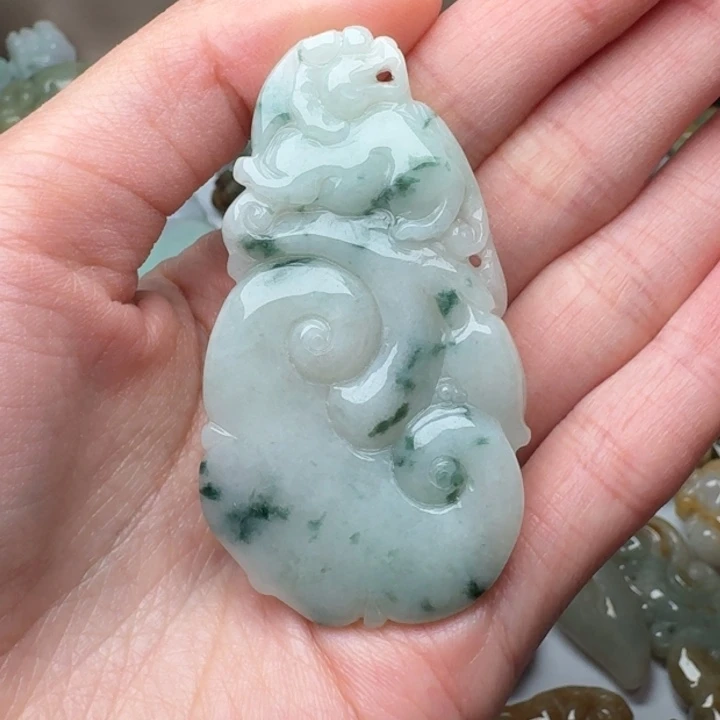 翡翠未镶嵌颈饰如意貔貅