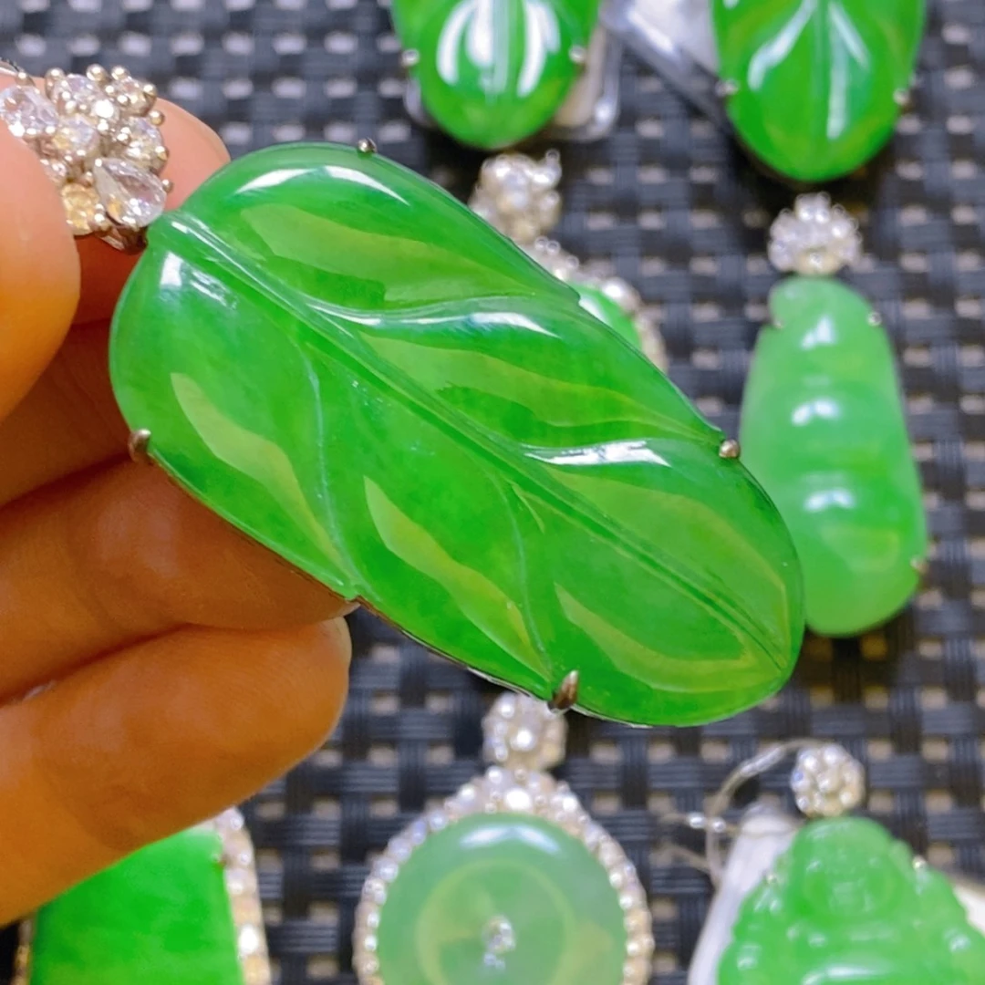 翡翠颈饰银S925镶嵌吊坠