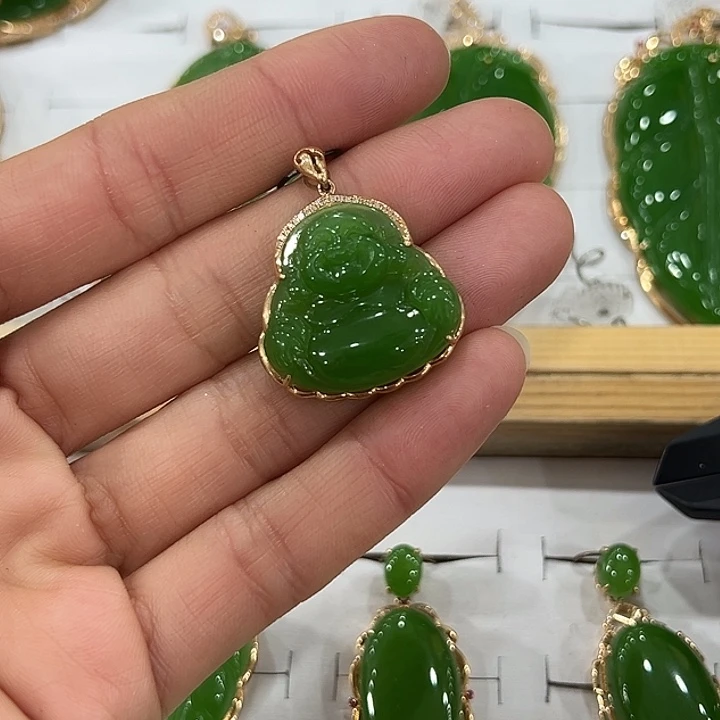 和田玉18K金镶嵌颈饰