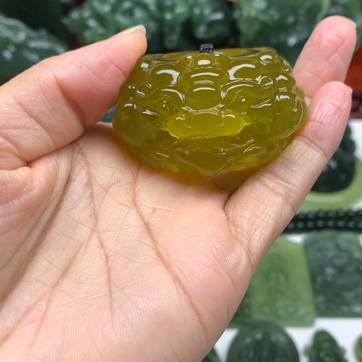 用***3蛇纹石玉未镶嵌颈饰