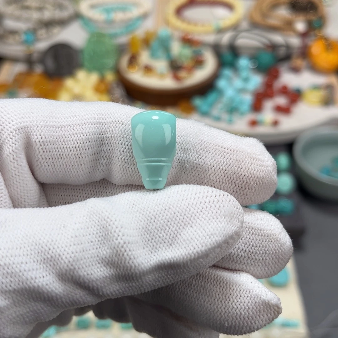 绿松石未镶嵌雕刻件三通