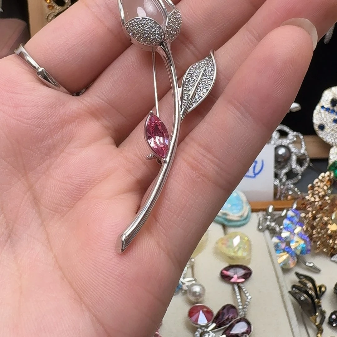 仿水晶铜合金郁金香水晶锆石胸针