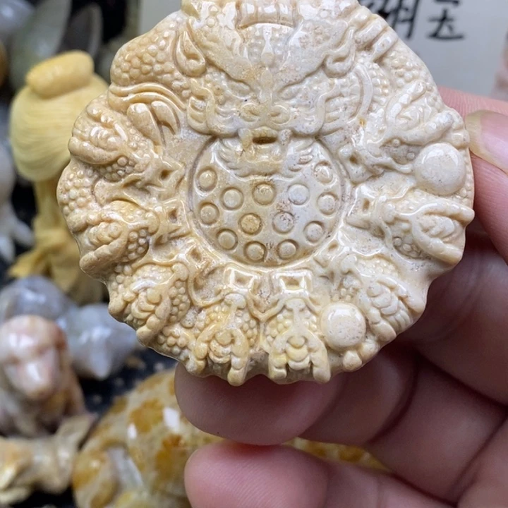 硅化珊瑚（珊瑚玉）未镶嵌颈饰