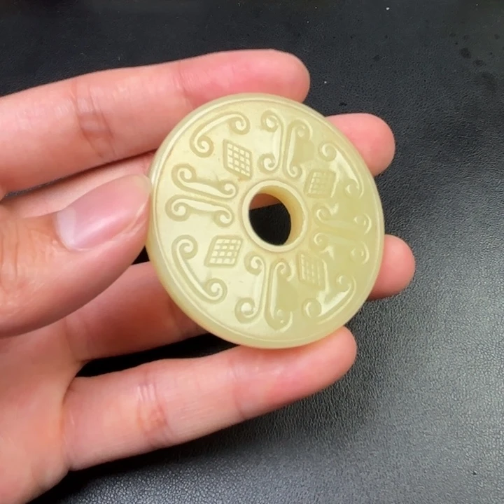 陈***原和田玉未镶嵌挂件