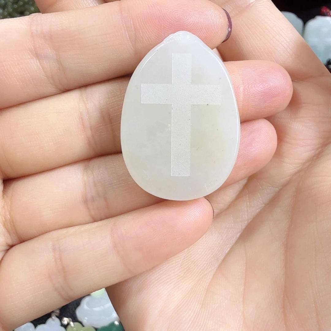 和田玉未镶嵌颈饰清货有黑点不退换