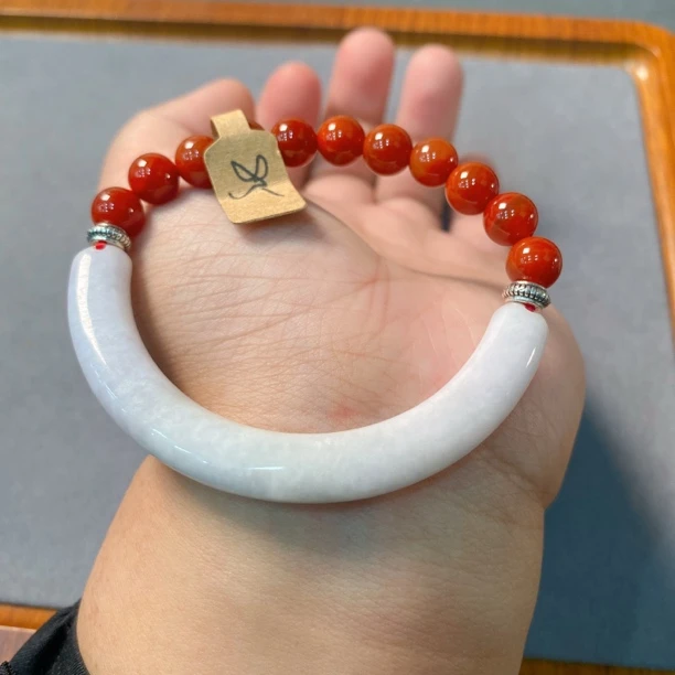 方福利翡翠半镯南红设计款