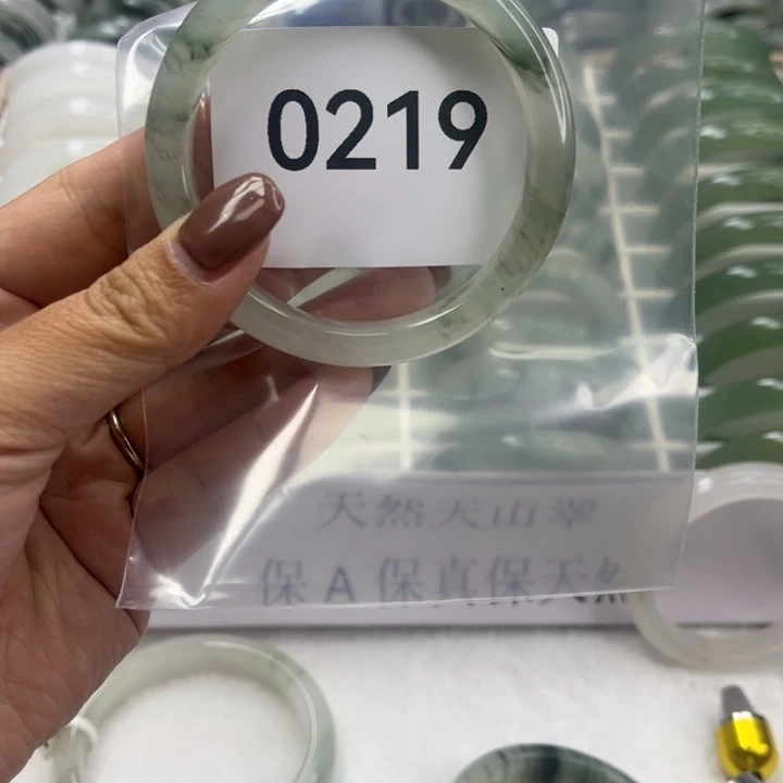 未镶嵌手镯石英岩玉0219