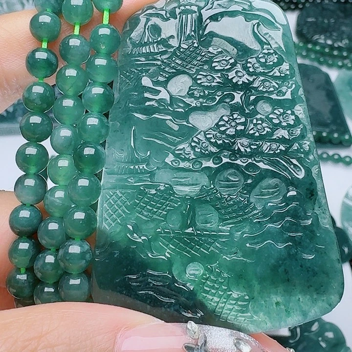 翡翠未镶嵌颈饰多样性发其一