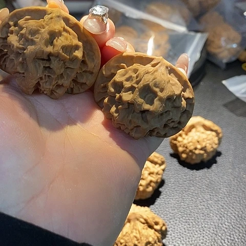 文玩核桃吊坠蹲****鬼帝王48