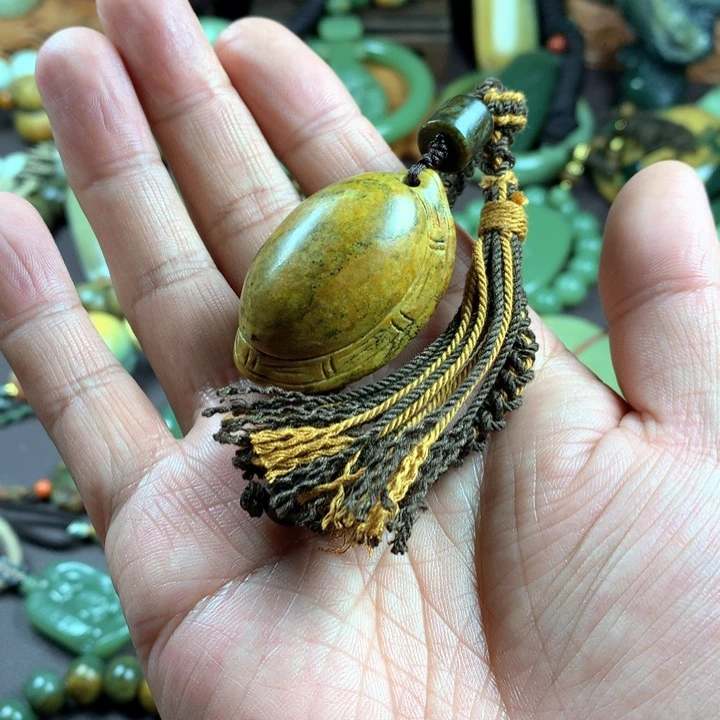 吊坠(赠链)未镶嵌岫岩河磨玉（透闪石质玉）忽**已