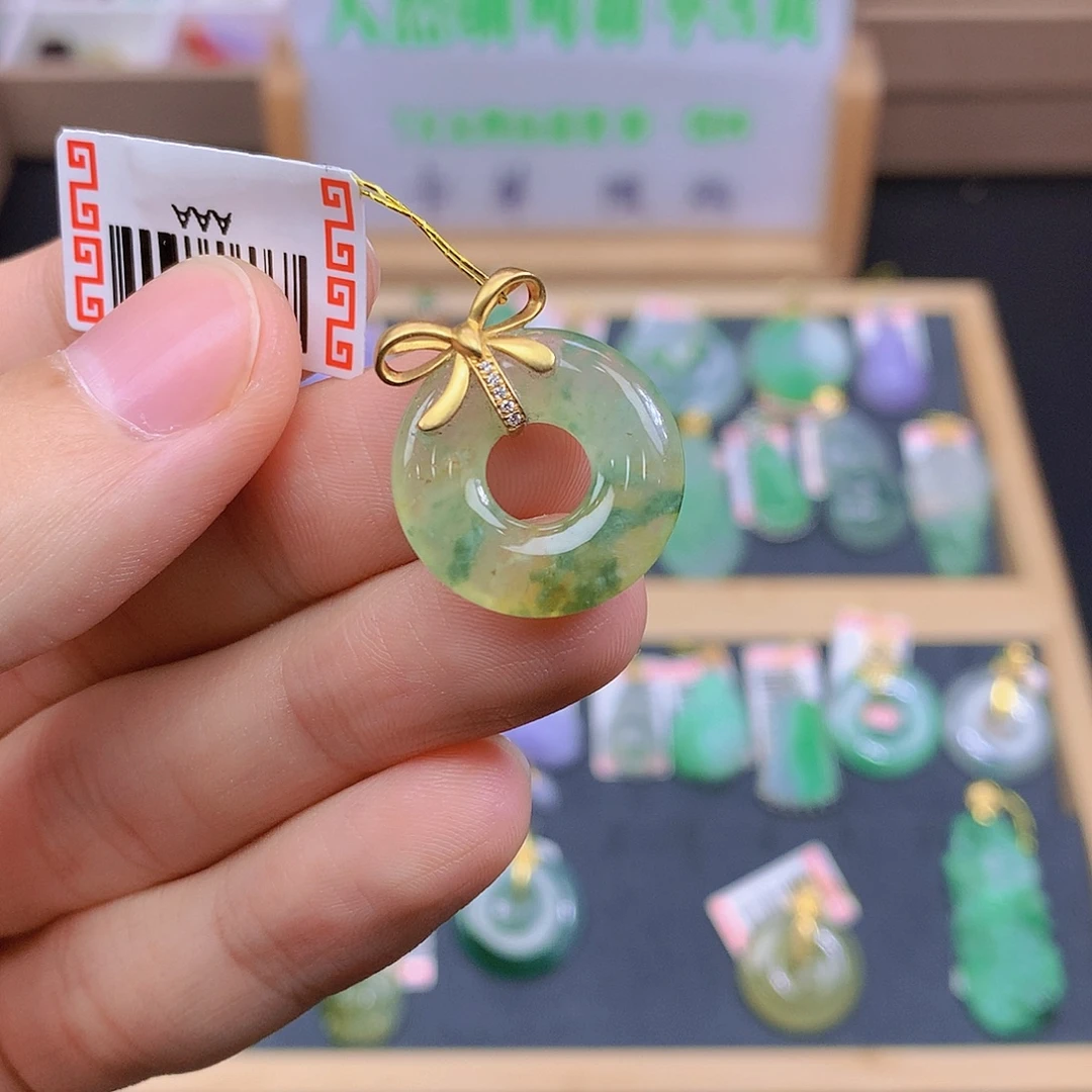 翡翠18K金镶嵌颈饰翡翠