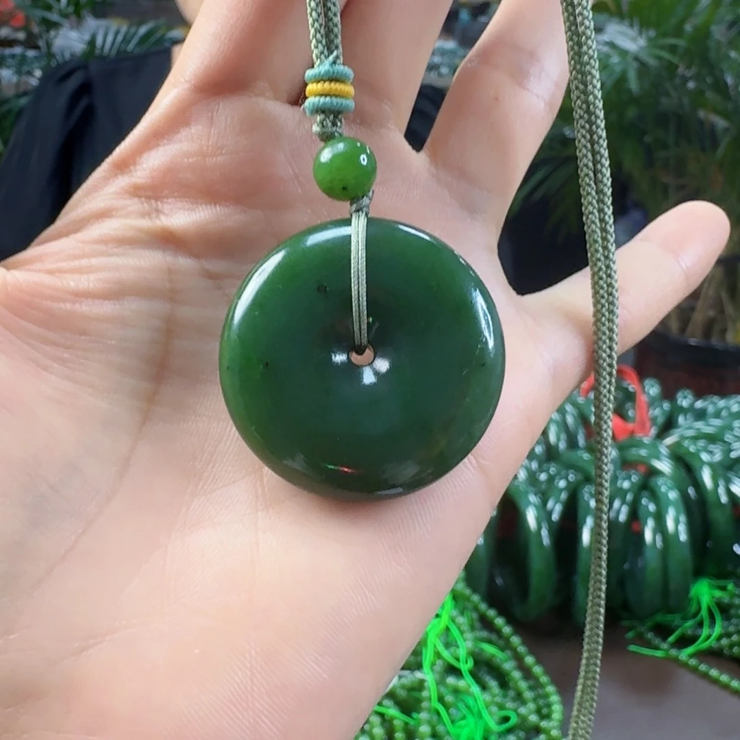 颈饰未镶嵌和田玉（碧玉）