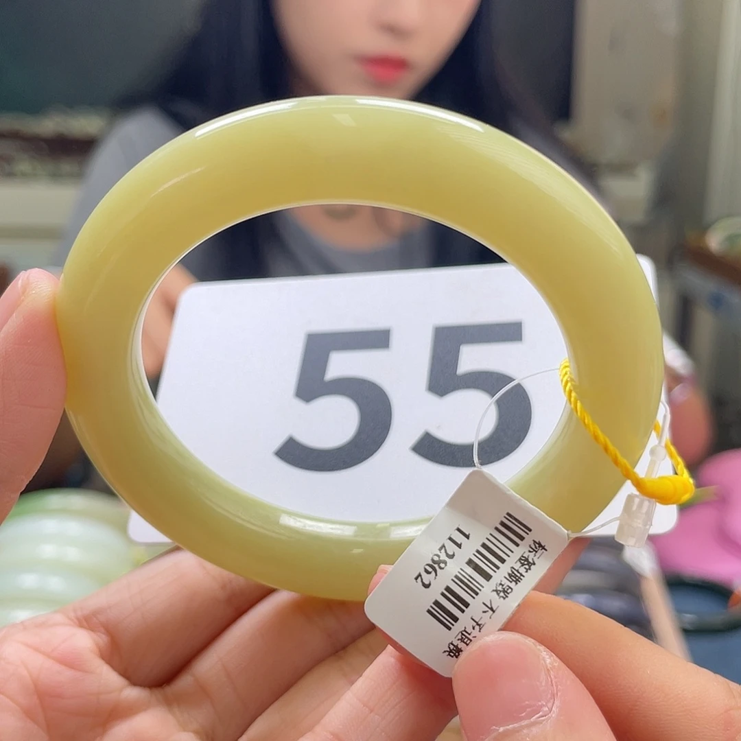 和田玉手镯未镶嵌微瑕4